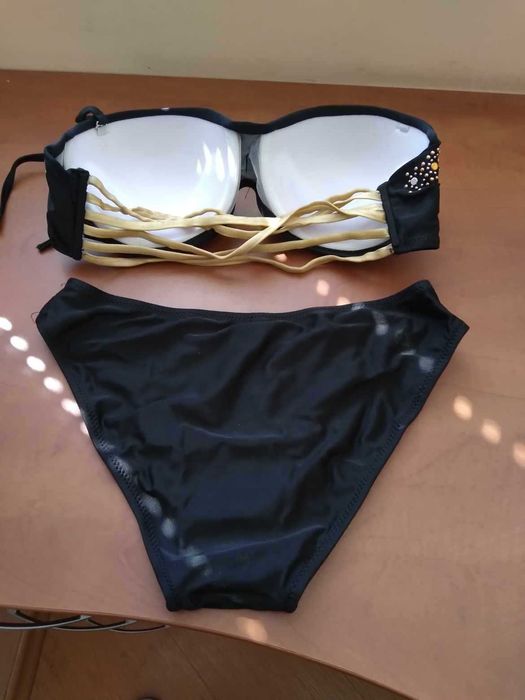 Бански костюм черен цвят, с камъчета, ново