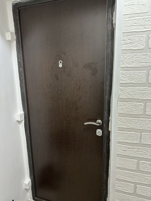 Продам входную дверь