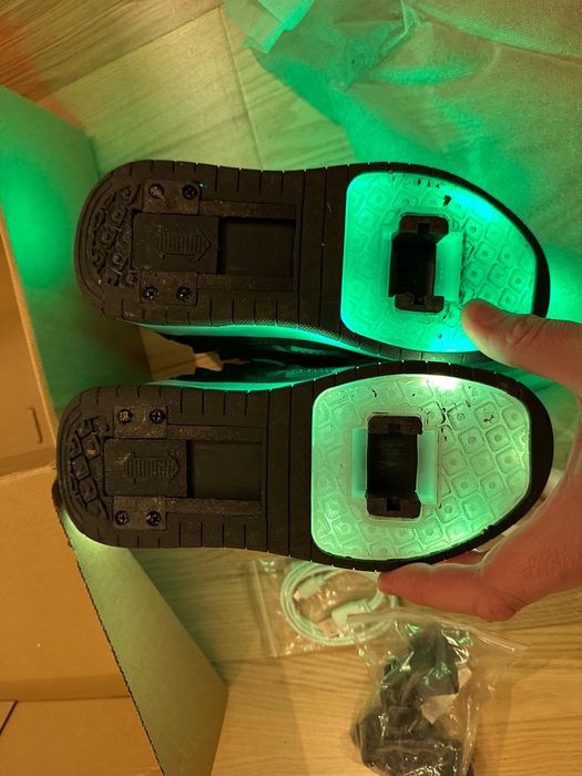 Role copii pantofi - Pantofi cu roti si leduri USB mar 34