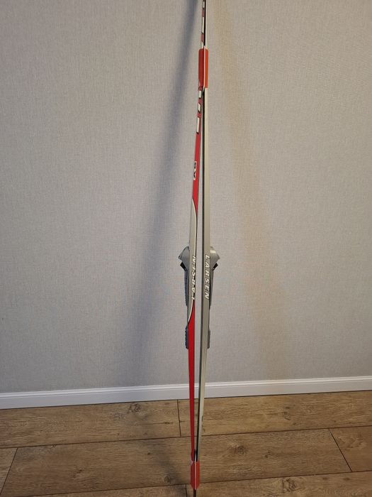 Продам лыжи  новые