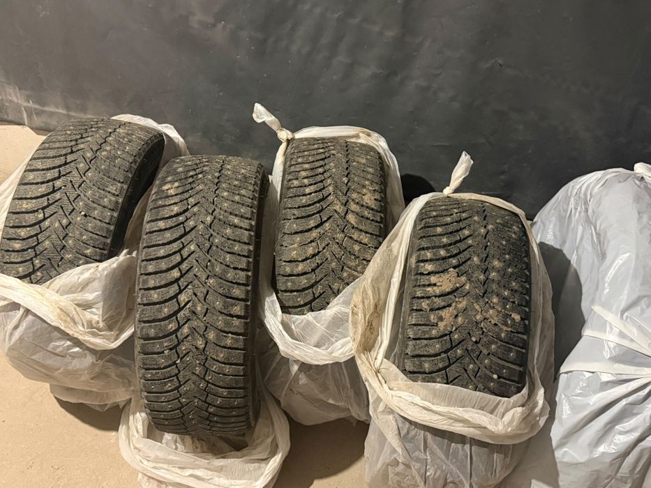Продам шины зимние R18