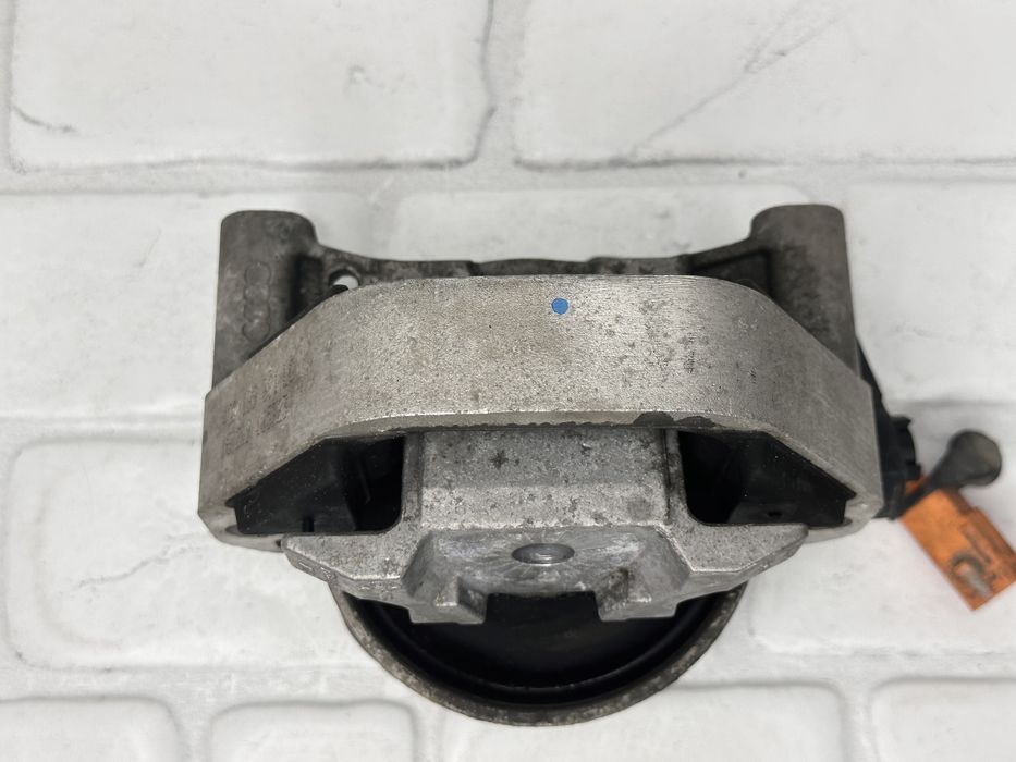 Ляв тампон двигател AUDI A6 A7 4G CRT 272 218 4G0199381LE