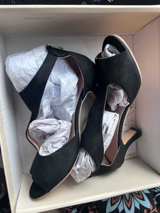 нови сандали с ток