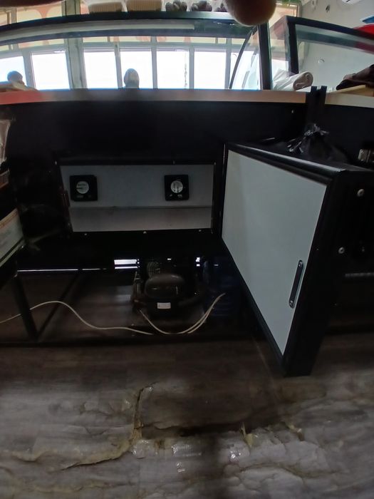 Vitrinniy xaladelnik yangi