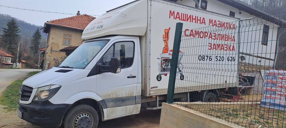 Машинна мазилка и саморазливна замазка
