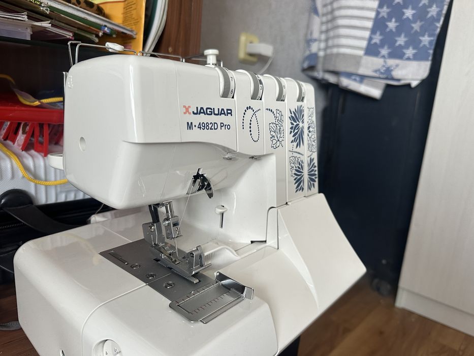 Продам оверлог ягуар