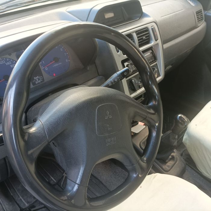 Vând Mitsubishi Pajero Pinin