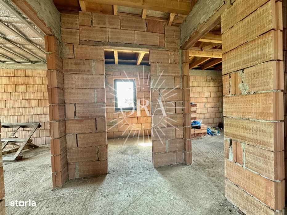 Casă Individuală Semifinisata De Vanzare In Dezmir - 4 Camere - 500