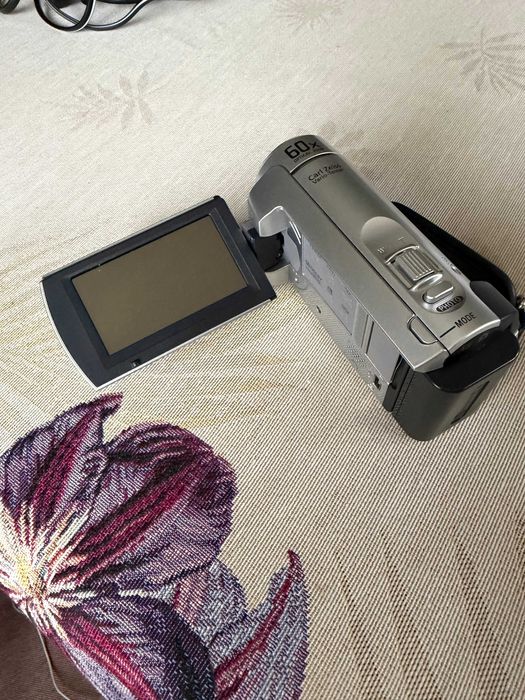 Sony Handycam DCR-SX30 – cameră video + card de memorie 4 gb