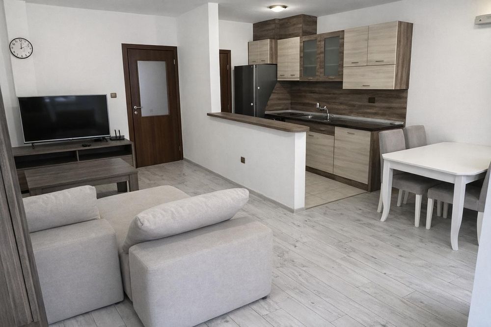 Дава се под наем Двустаен апартамент в София, Хладилника - 65 кв.м за 648.21 € - Снимка #3