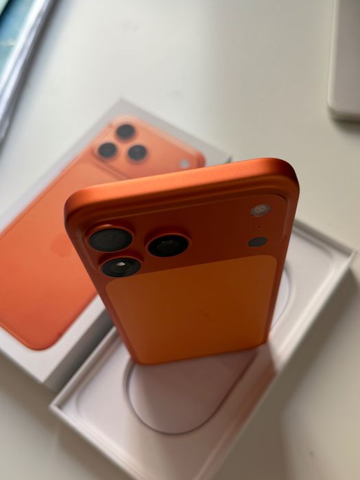 iPhone 17 Pro Max 256GB Cosmic Orange