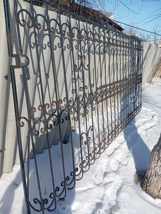 Продам балконную кованую решетку