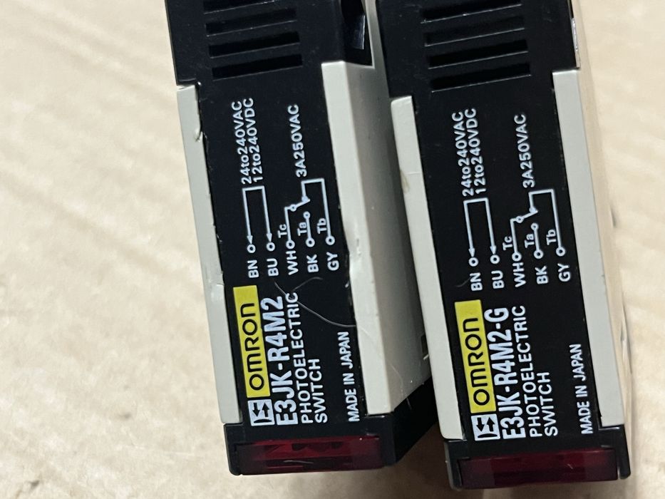 Set senzori fotoelectrici Omron E3JK-R4M2 + E3JK-R4M2-G 24-240V AC/DC Made in Japan