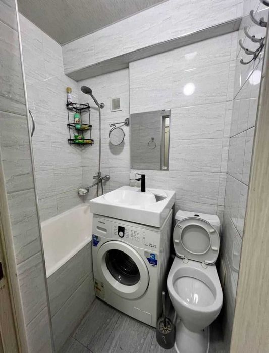 Юнусабад2, 1в2/1/4 Продаётся кирпичный квартира