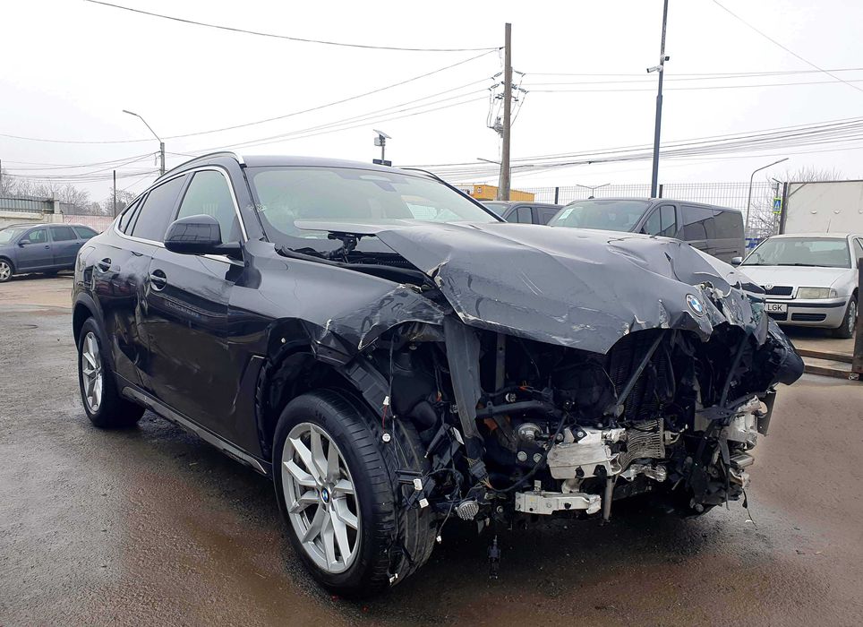 BMW X6. 4.0i, XDrive, Hibryd, fabricatie 2022 inmatriculat RO avariat