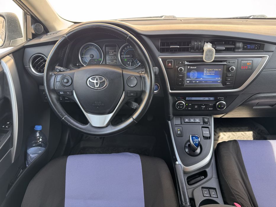 Vand Toyota Auris Hybrid Istoric complet
