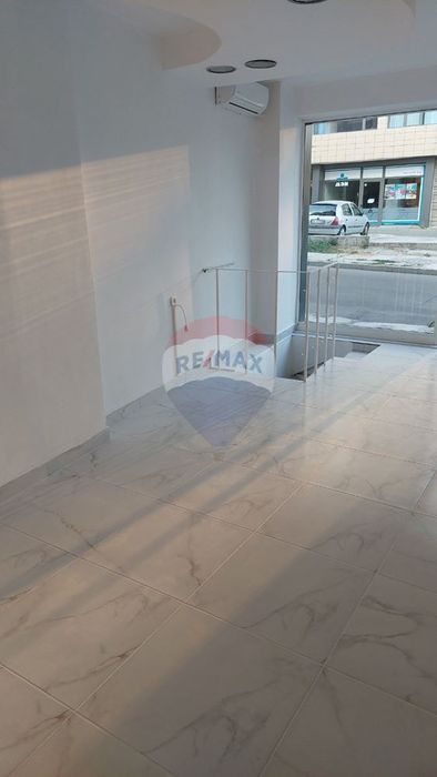 Дава се под наем Магазин в Варна, Бизнес хотел - 52 кв.м за 400 € - Снимка #2