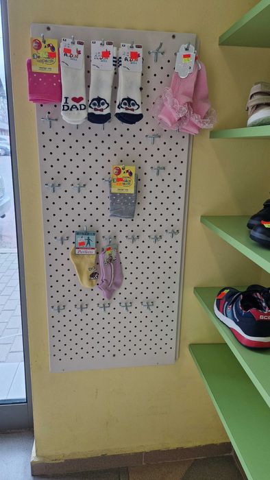 Стелажи, рафтове, оборудване за магазин или склад