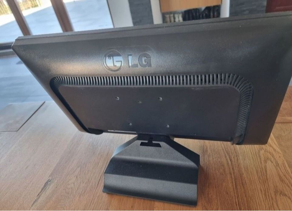 Monitor gaming LG 19 inch