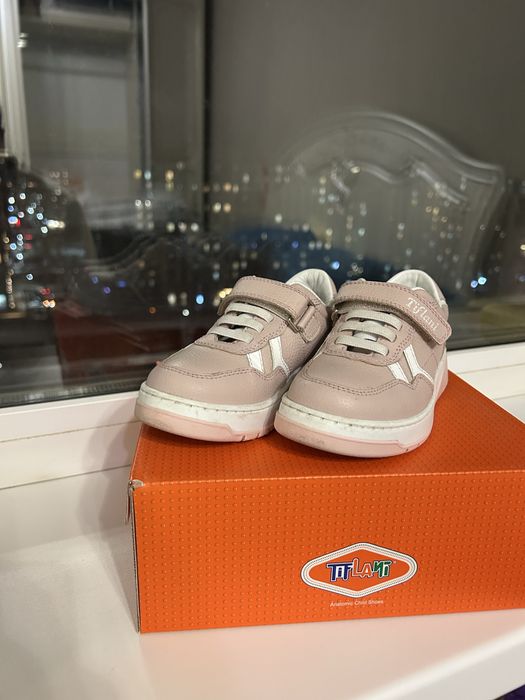 Продам кроссовки Tiflani