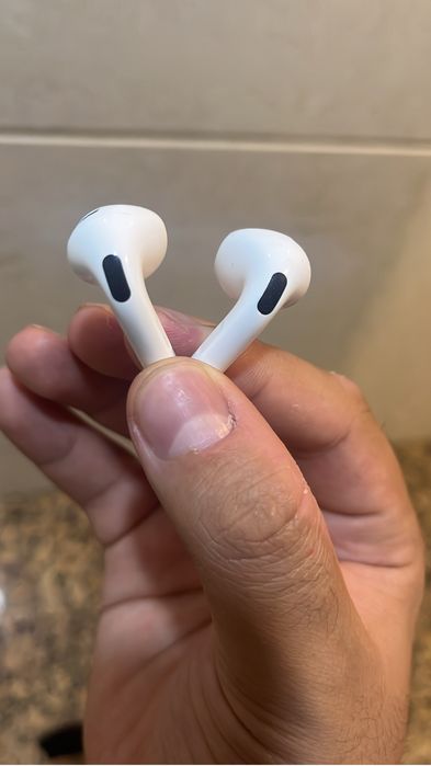 Airpods 4 (ANC) Active Noise Cancelation