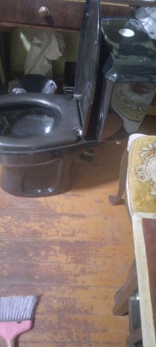 Продам унитаз с бачком