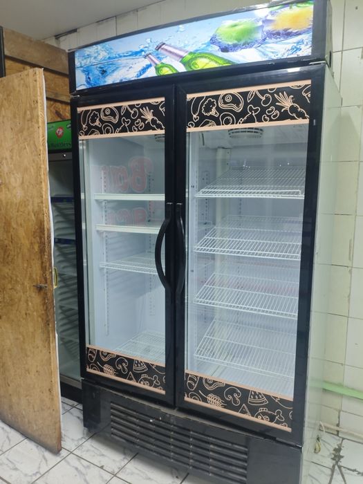 продам две витрины под напитки