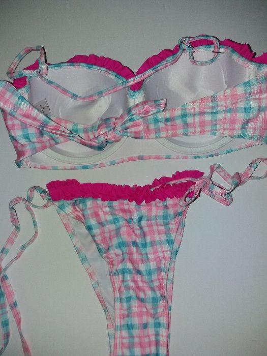 Costum de baie cu push up si slip brazilian cu ciucuri