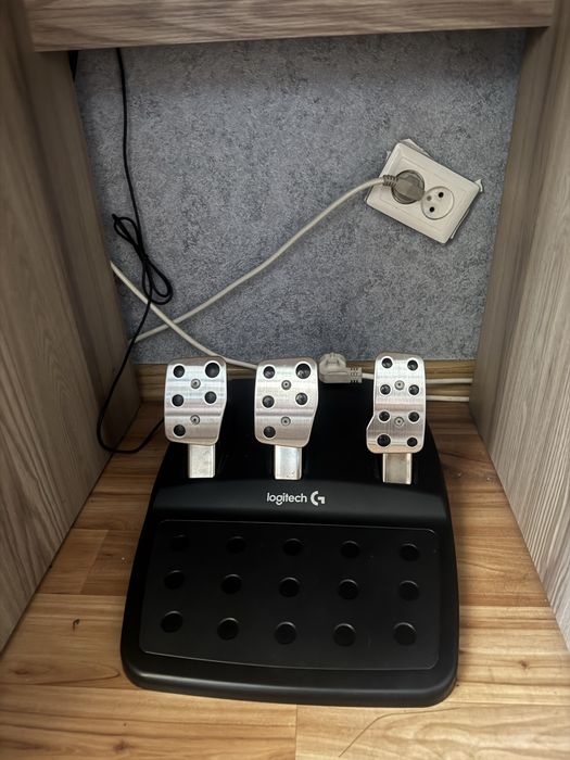 Продам руль Logitech G29 в отличном состоянии