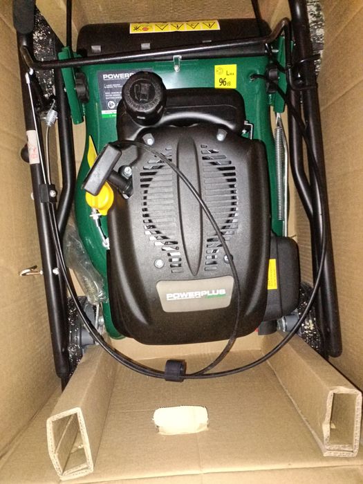 Mașina tuns iarba benzina