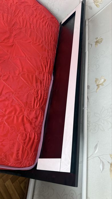 Кровать для спальни