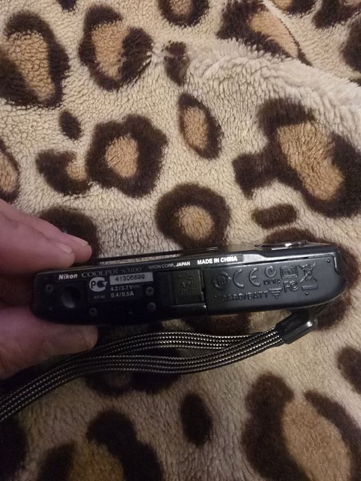 Nikon s3100 cu cars sd4gb-350 lei