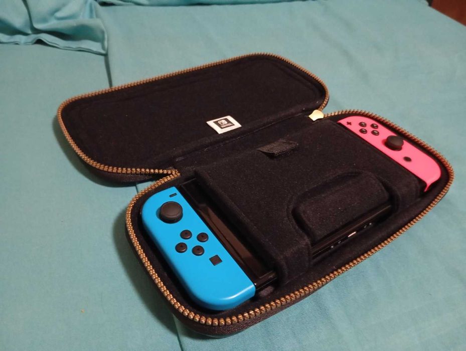 Много запазено NINTENDO SWITCH QLED с четири игри