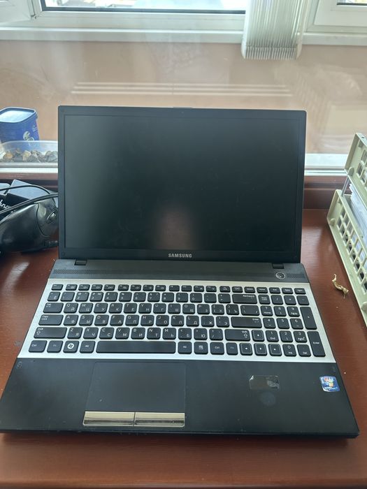 Ноутбук Samsung.