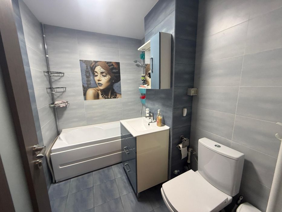 Vând apartament cu 3 camere, zona Anda