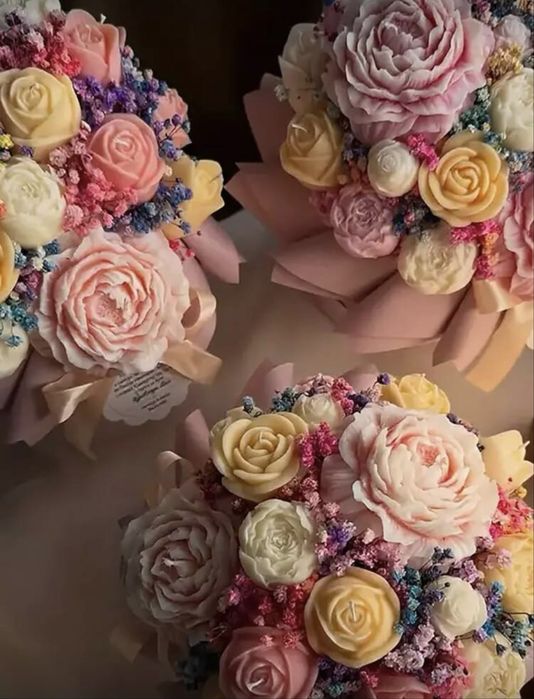 Aranjamente sau buchete din flori de ceara naturala 100% de soia