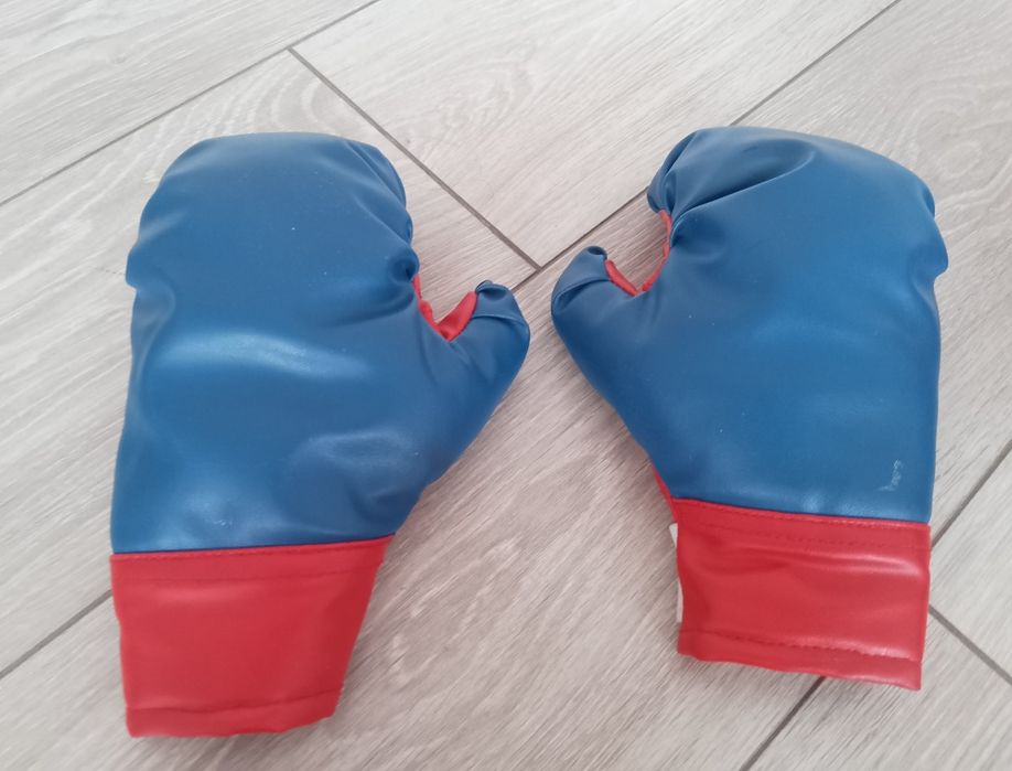 Перчатки продам разные.