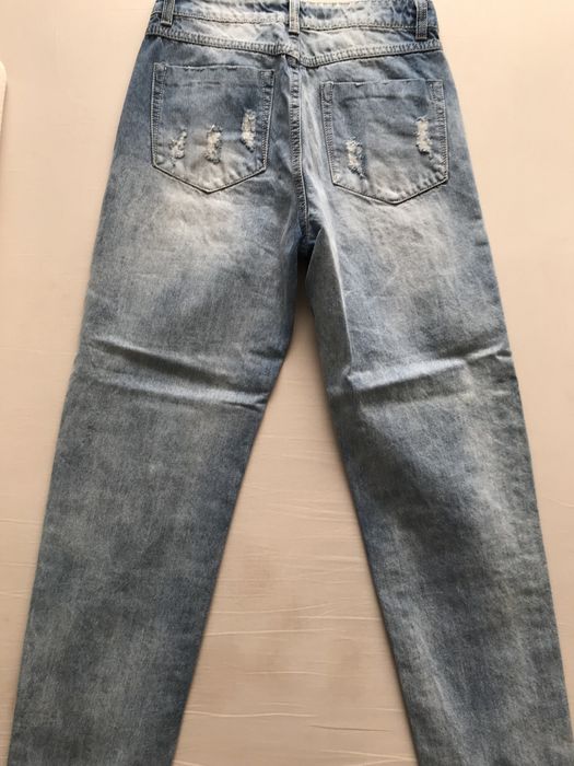 Дамски дънки с дупки и накъсвания