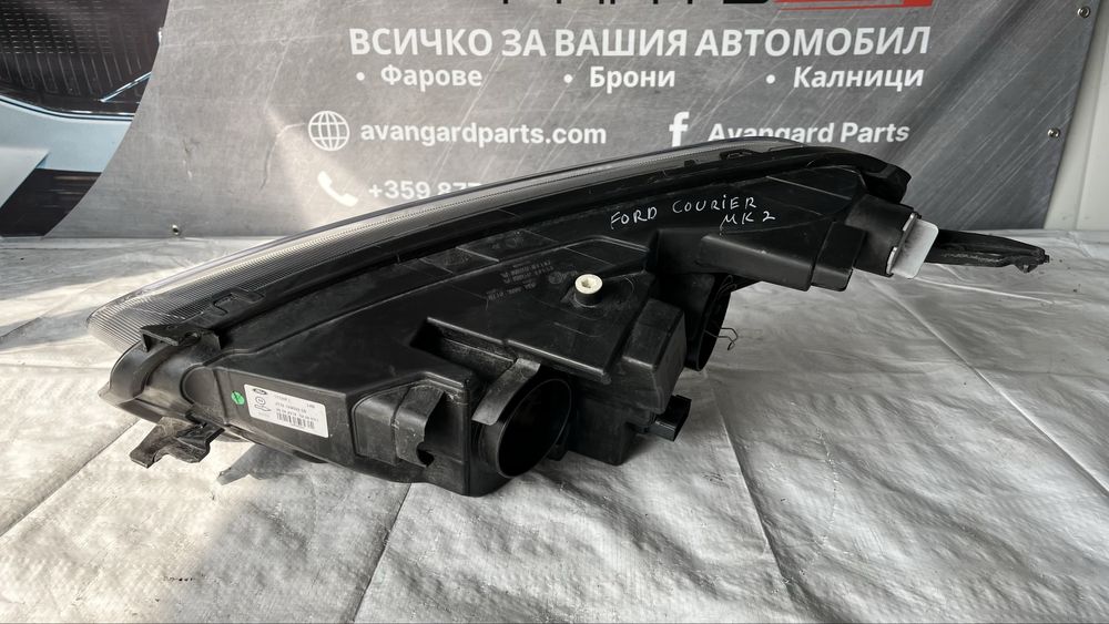 2 броя десен и 1 брой ляв фар Ford Transit Courier 2014-2023