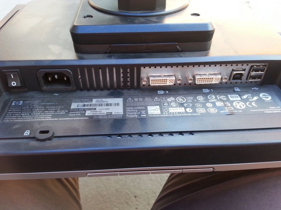 Monitor 19" HP LP1965 cu ecran rotitor