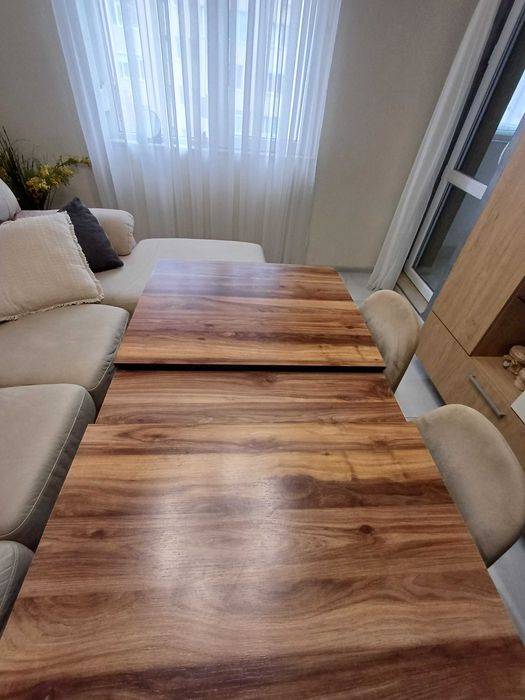 Разтегателна трапезна маса