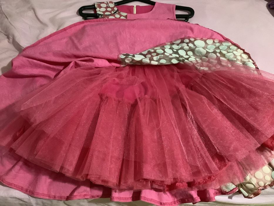 Красива рокля за момиче с болеро.