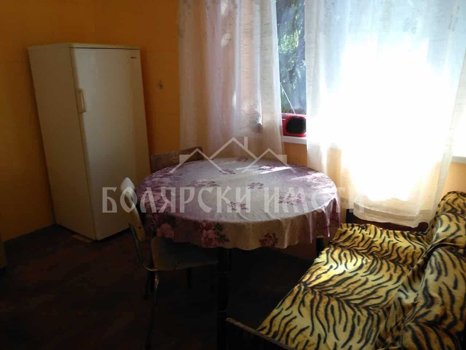 Тристаен апартамент в Акация