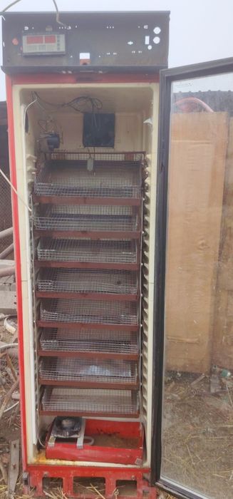 Продам инкубатор на 720 яиц