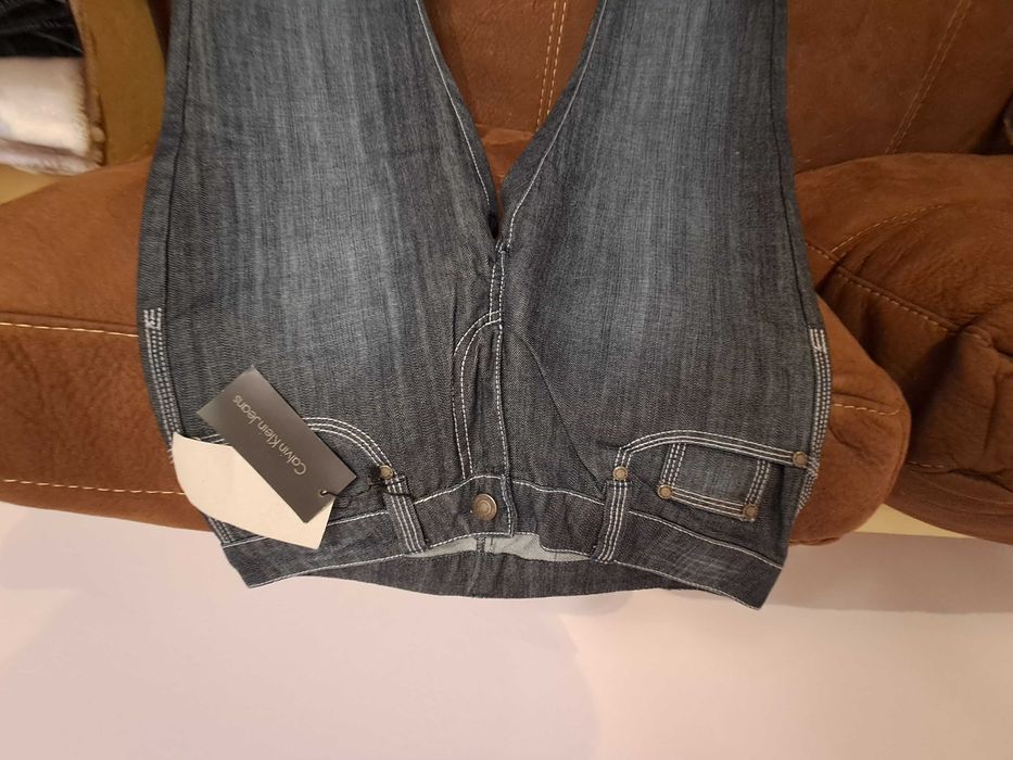 Оригинални дънки на Calvin Klein