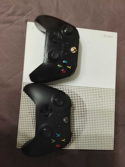 Xbox One S 1TB + 2 controllere