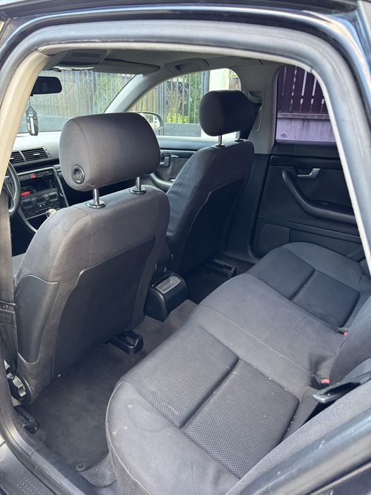 Audi A4 2001, albastru inchis
