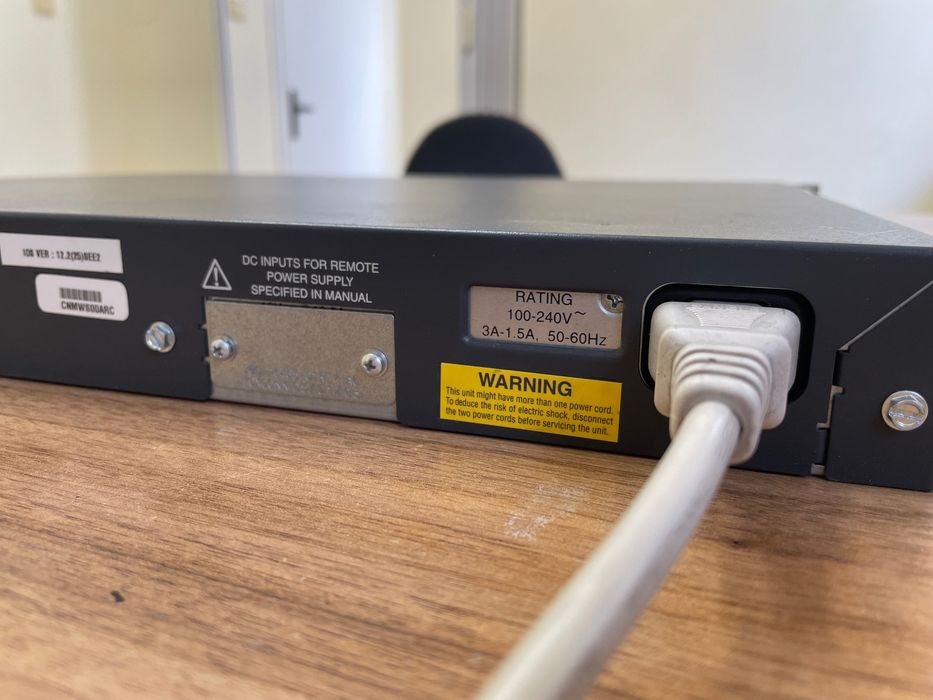 Гигабитов Суич Cisco Catalyst 3750G
