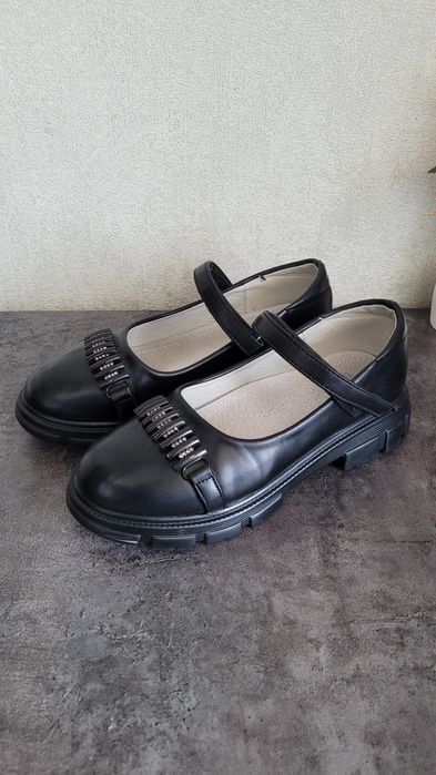 Продам туфли на девочку