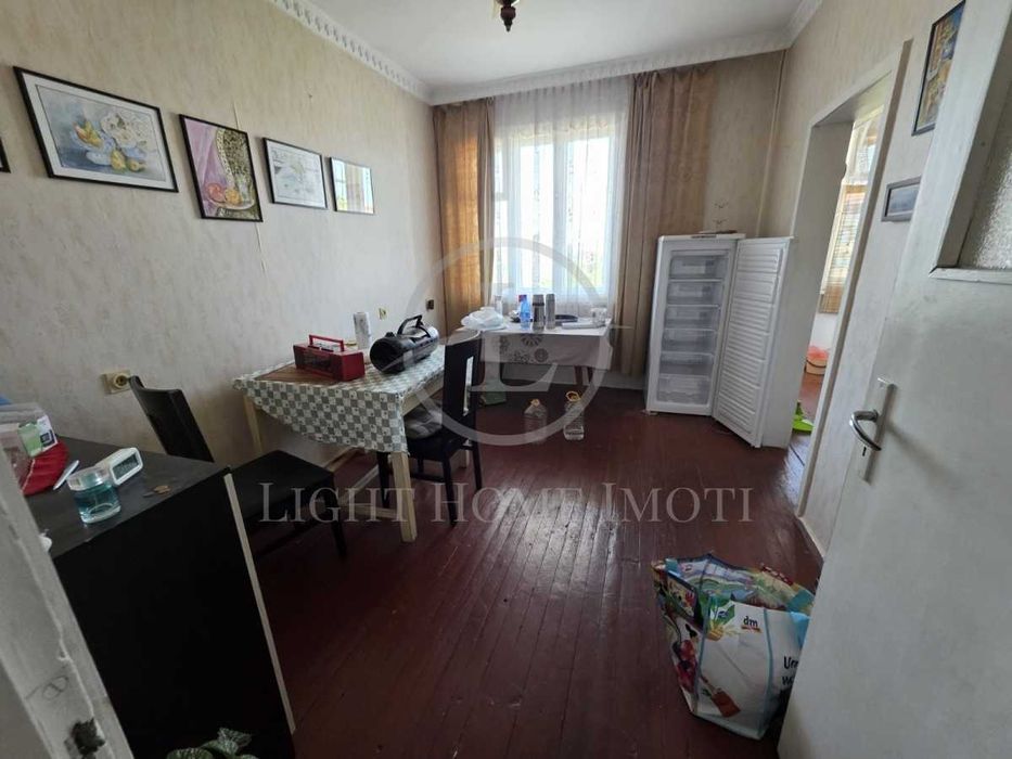 Реф. 2784 Тристаен Обзаведен / Гараж /  Стая / Таванско Помещение